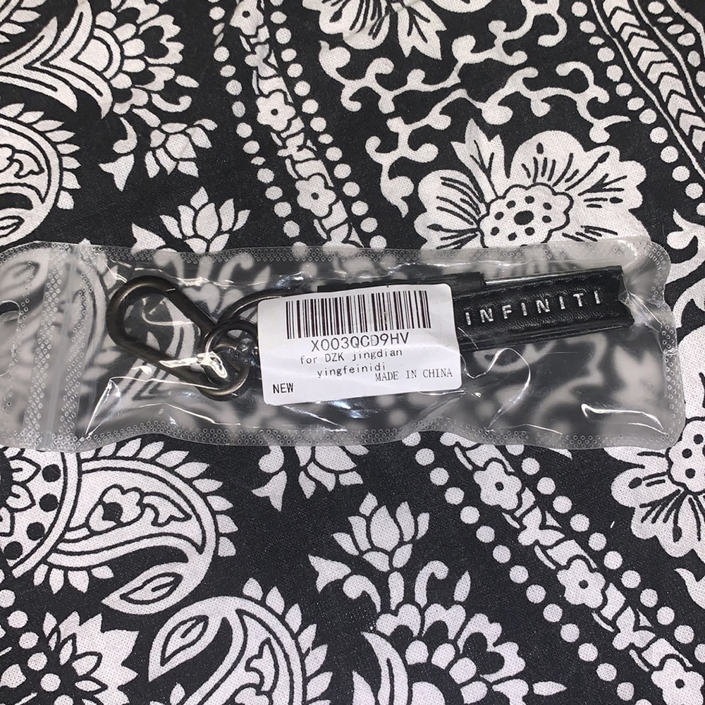 Infinity Keychain - Picture 5 of 5